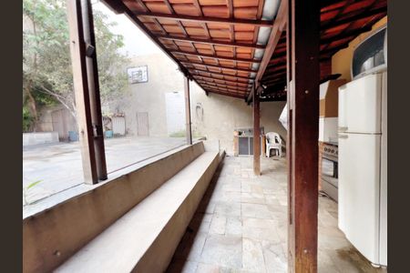 Casa à venda com 333m², 4 quartos e 4 vagas Casa à venda com 333m², 4 quartos e 4 vagasÁrea de Serviço