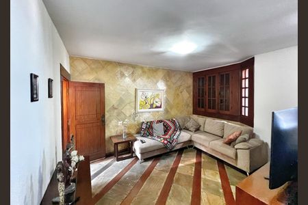 Casa à venda com 333m², 4 quartos e 4 vagas Casa à venda com 333m², 4 quartos e 4 vagasSala