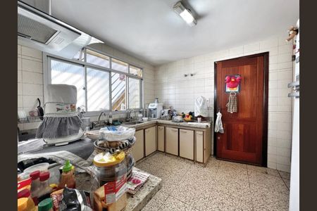 Casa à venda com 333m², 4 quartos e 4 vagas Casa à venda com 333m², 4 quartos e 4 vagasCozinha