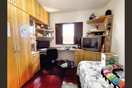 Casa à venda com 333m², 4 quartos e 4 vagas Casa à venda com 333m², 4 quartos e 4 vagasQuarto 1