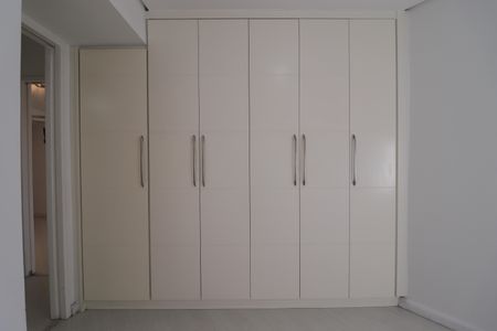 Apartamento à venda com 77m², 2 quartos e 2 vagasQuarto 2