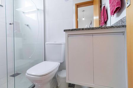 Apartamento à venda com 140m², 3 quartos e 1 vaga Apartamento à venda com 140m², 3 quartos e 1 vagaBanheiro da suíte