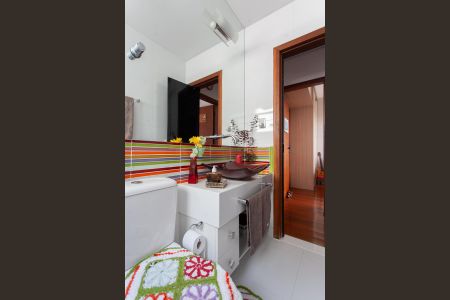 Apartamento à venda com 98m², 3 quartos e 2 vagas Apartamento à venda com 98m², 3 quartos e 2 vagasBanheiro Social