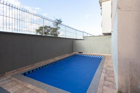 Apartamento à venda com 98m², 3 quartos e 2 vagas Apartamento à venda com 98m², 3 quartos e 2 vagasÁrea comum - Piscina