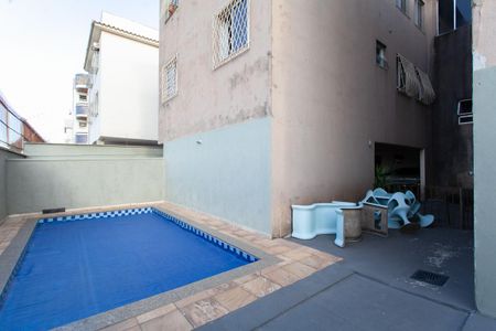 Apartamento à venda com 98m², 3 quartos e 2 vagas Apartamento à venda com 98m², 3 quartos e 2 vagasÁrea comum - Piscina