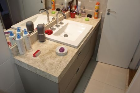 Casa à venda com 280m², 4 quartos e 3 vagasBanheiro da Suíte 2