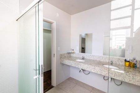 Apartamento para alugar com 68m², 3 quartos e sem vagaBanheiro