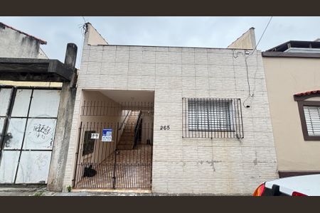 Casa à venda com 220m², 2 quartos e 1 vaga Casa à venda com 220m², 2 quartos e 1 vagaFachada