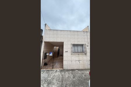 Casa à venda com 220m², 2 quartos e 1 vaga Casa à venda com 220m², 2 quartos e 1 vagaFachada