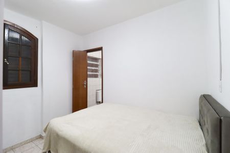 Casa à venda com 225m², 6 quartos e 2 vagas Casa à venda com 225m², 6 quartos e 2 vagasQuarto