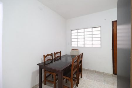 Casa à venda com 225m², 6 quartos e 2 vagas Casa à venda com 225m², 6 quartos e 2 vagasSala de Jantar