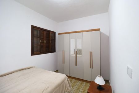 Casa à venda com 225m², 6 quartos e 2 vagas Casa à venda com 225m², 6 quartos e 2 vagasQuarto 4