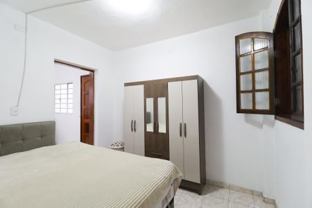 Casa à venda com 225m², 6 quartos e 2 vagas Casa à venda com 225m², 6 quartos e 2 vagasQuarto