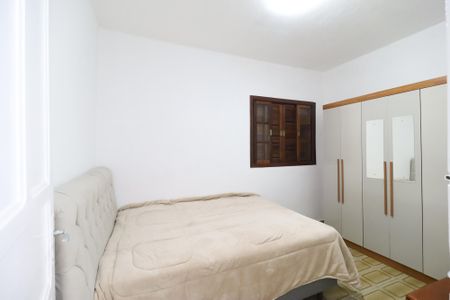 Casa à venda com 225m², 6 quartos e 2 vagas Casa à venda com 225m², 6 quartos e 2 vagasQuarto 4