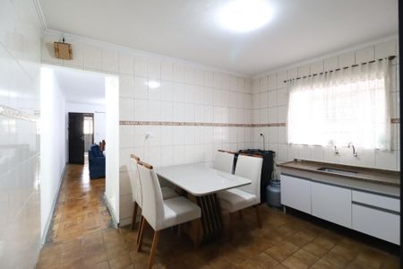 Casa à venda com 225m², 6 quartos e 2 vagas Casa à venda com 225m², 6 quartos e 2 vagasCopa