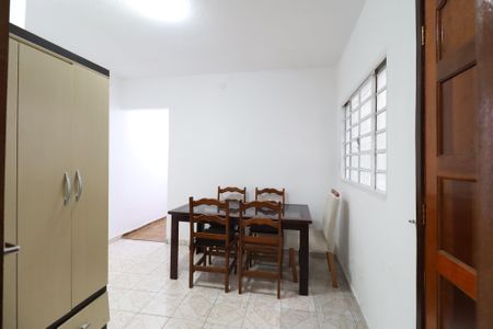 Casa à venda com 225m², 6 quartos e 2 vagas Casa à venda com 225m², 6 quartos e 2 vagasSala de Jantar