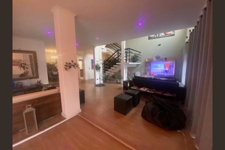 Casa à venda com 260m², 4 quartos e 3 vagas Casa à venda com 260m², 4 quartos e 3 vagasFoto 01