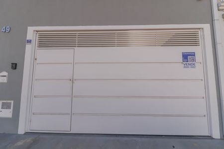 Casa à venda com 241m², 3 quartos e 2 vagasFachada