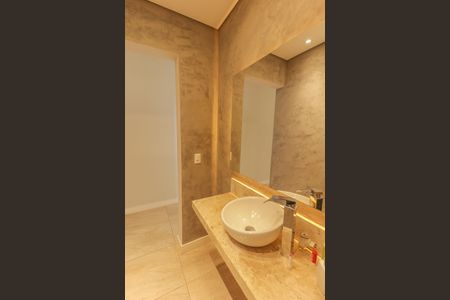 Casa à venda com 241m², 3 quartos e 2 vagasLavabo