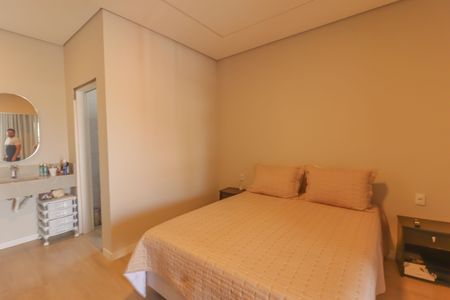 Casa à venda com 241m², 3 quartos e 2 vagasSuite