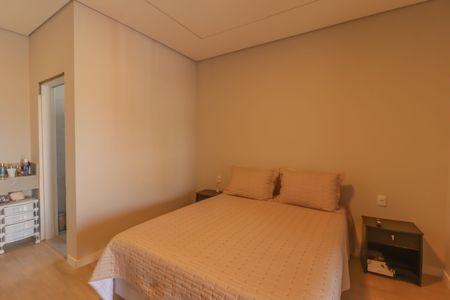 Casa à venda com 241m², 3 quartos e 2 vagasSuite