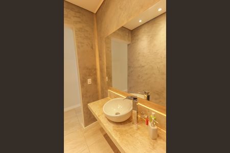 Casa à venda com 241m², 3 quartos e 2 vagasLavabo