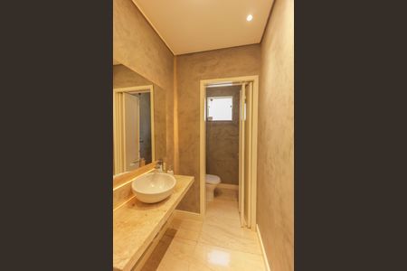 Casa à venda com 241m², 3 quartos e 2 vagasLavabo