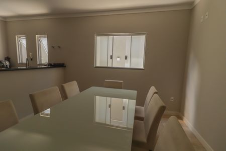 Casa à venda com 241m², 3 quartos e 2 vagasCozinha