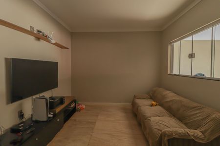 Casa à venda com 241m², 3 quartos e 2 vagasSala