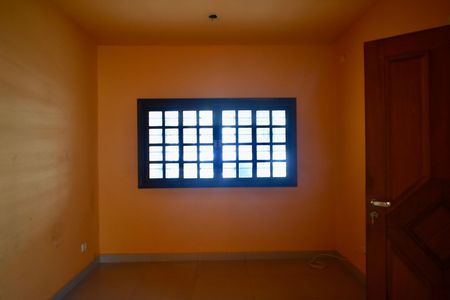 Casa à venda com 221m², 4 quartos e 3 vagas Casa à venda com 221m², 4 quartos e 3 vagasSala