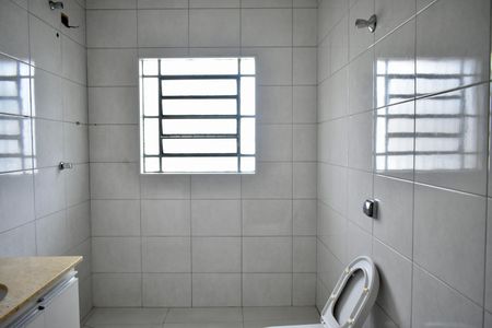 Casa à venda com 221m², 4 quartos e 3 vagas Casa à venda com 221m², 4 quartos e 3 vagasBanheiro Social