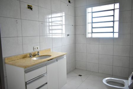 Casa à venda com 221m², 4 quartos e 3 vagas Casa à venda com 221m², 4 quartos e 3 vagasBanheiro Social
