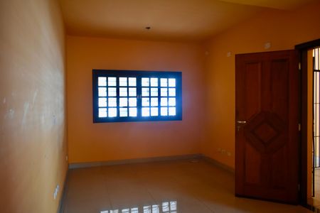 Casa à venda com 221m², 4 quartos e 3 vagas Casa à venda com 221m², 4 quartos e 3 vagasSala