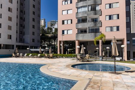 Apartamento à venda com 120m², 3 quartos e 2 vagasÁrea comum - Piscina