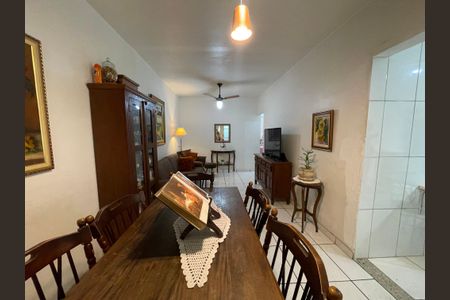 Casa à venda com 160m², 6 quartos e 3 vagas Casa à venda com 160m², 6 quartos e 3 vagasSala