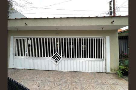 Casa à venda com 160m², 6 quartos e 3 vagas Casa à venda com 160m², 6 quartos e 3 vagasFachada