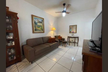 Casa à venda com 160m², 6 quartos e 3 vagas Casa à venda com 160m², 6 quartos e 3 vagasSala