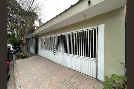 Casa à venda com 160m², 6 quartos e 3 vagas Casa à venda com 160m², 6 quartos e 3 vagasFachada