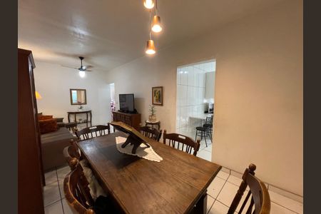 Casa à venda com 160m², 6 quartos e 3 vagas Casa à venda com 160m², 6 quartos e 3 vagasSala