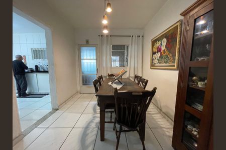 Casa à venda com 160m², 6 quartos e 3 vagas Casa à venda com 160m², 6 quartos e 3 vagasSala