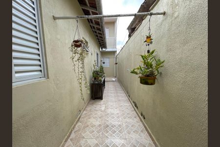 Casa à venda com 160m², 6 quartos e 3 vagas Casa à venda com 160m², 6 quartos e 3 vagasCorredor externo