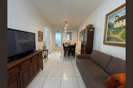 Casa à venda com 160m², 6 quartos e 3 vagas Casa à venda com 160m², 6 quartos e 3 vagasSala