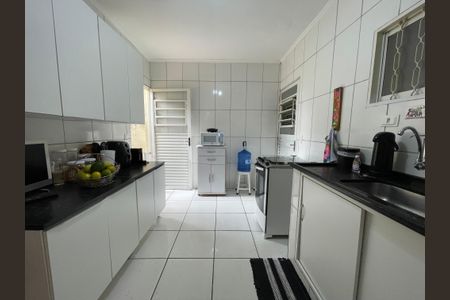 Casa à venda com 160m², 6 quartos e 3 vagas Casa à venda com 160m², 6 quartos e 3 vagasCozinha