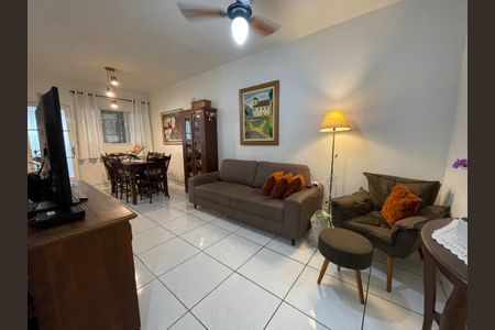 Casa à venda com 160m², 6 quartos e 3 vagas Casa à venda com 160m², 6 quartos e 3 vagasSala