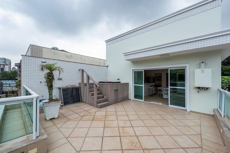 Casa para alugar com 500m², 5 quartos e 5 vagasCobertura