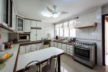 Casa para alugar com 500m², 5 quartos e 5 vagasCozinha