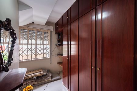 Casa para alugar com 500m², 5 quartos e 5 vagasSala com acesso ao piso superior