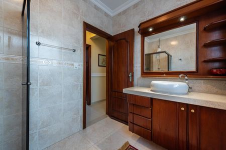 Casa para alugar com 500m², 5 quartos e 5 vagasBanheiro social 1