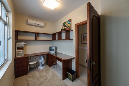 Casa para alugar com 500m², 5 quartos e 5 vagasEscritório