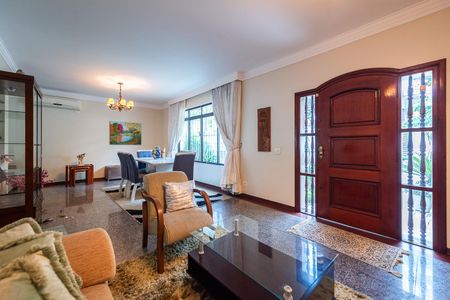 Casa para alugar com 500m², 5 quartos e 5 vagasSala